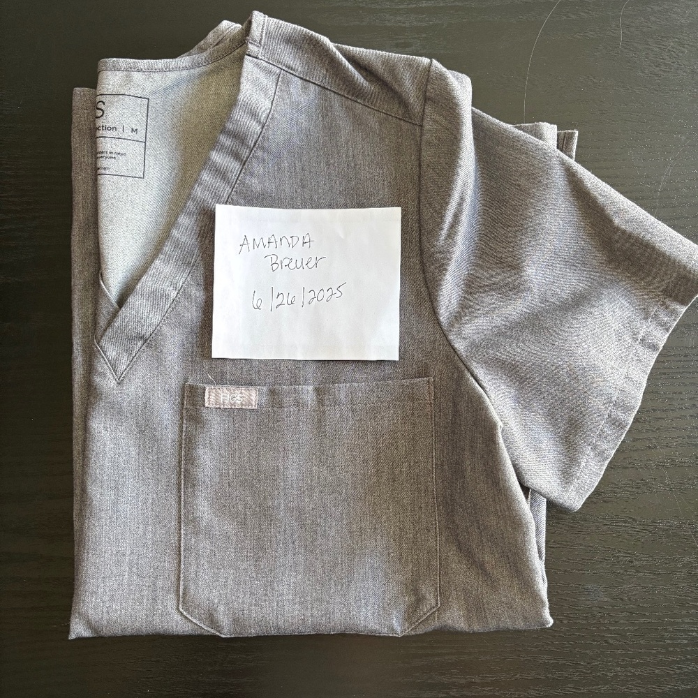 Figs scrub top
